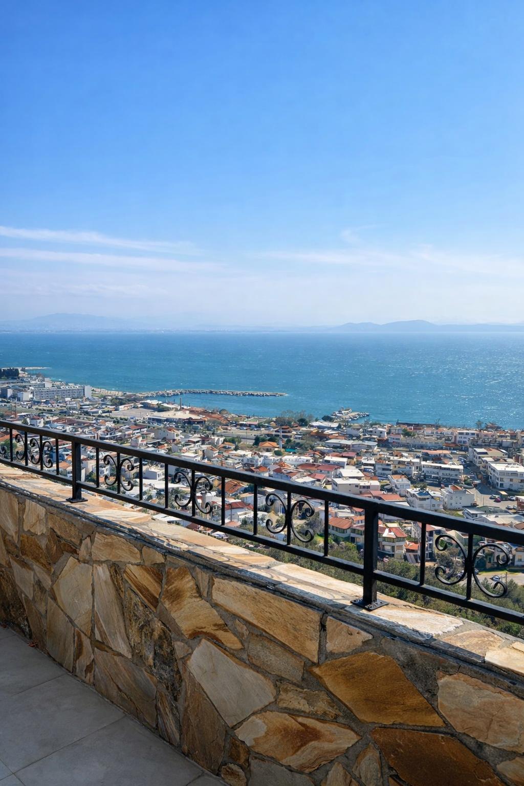 Deniz Manzaralı Çatı Katı