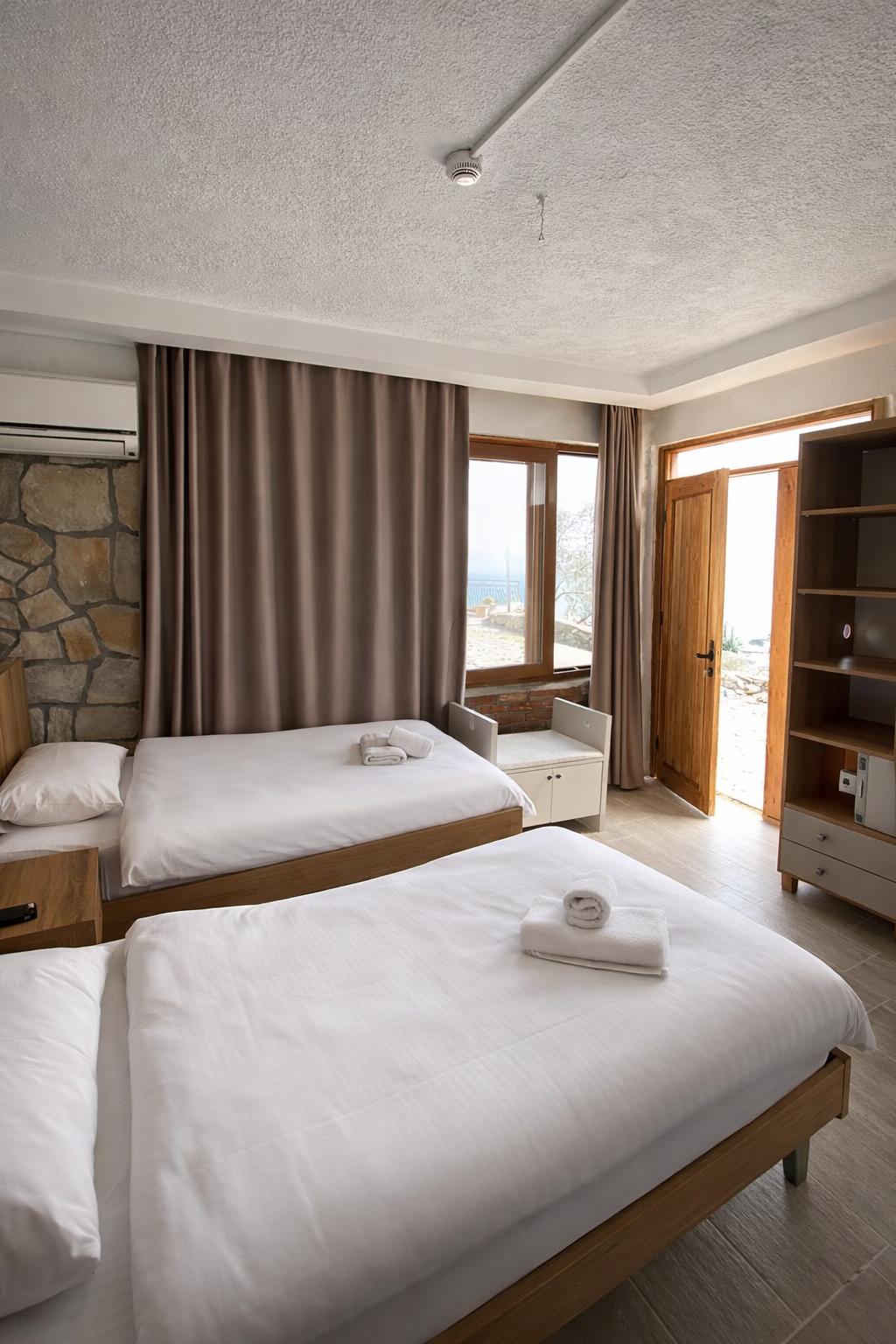 Standart Deniz Manzaralı İki Ayrı Yataklı Oda